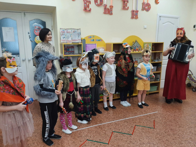 "Коляда, коляда..." "Коляда, коляда...".