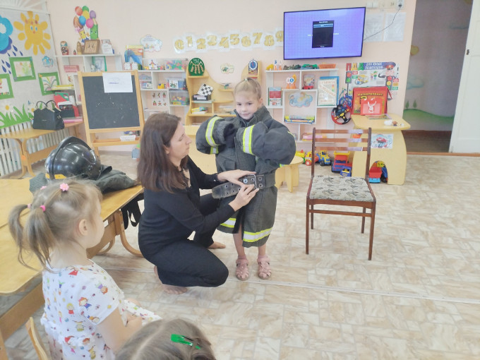 Встреча с сотрудником пожарной части Встреча с сотрудником пожарной части.